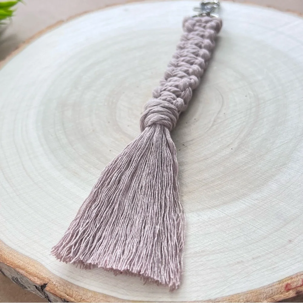 Boho Macramé Pink Gray Keychain